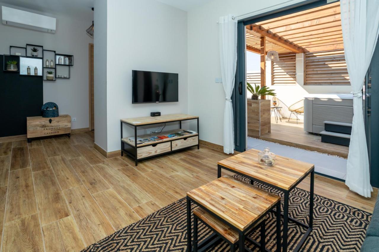 L'Entre Deux-Suite Romantique - Jacuzzi Privatif - Clim Reversible - Wifi Le Somail エクステリア 写真