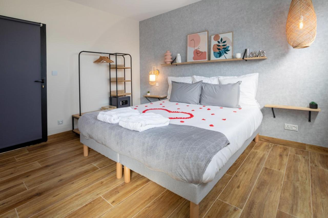 L'Entre Deux-Suite Romantique - Jacuzzi Privatif - Clim Reversible - Wifi Le Somail エクステリア 写真